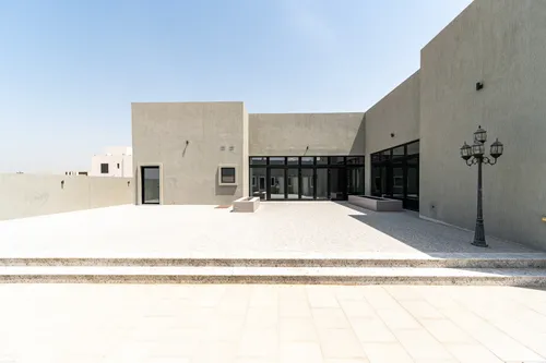 4 Bedrooms Villa in Al Aweer 1