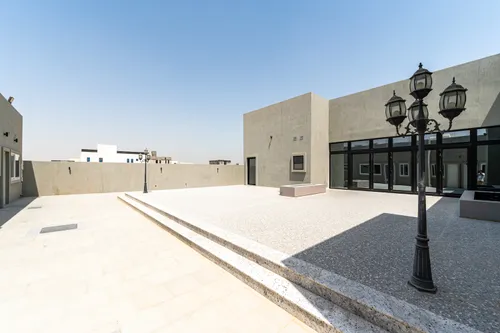 4 Bedrooms Villa in Al Aweer 1