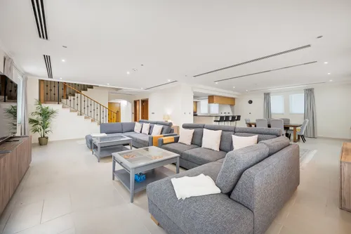 4 Bedrooms Villa in Legacy