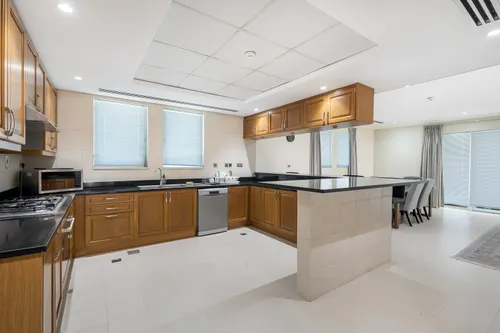 4 Bedrooms Villa in Legacy