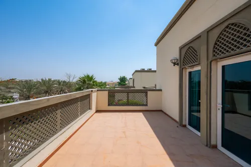 4 Bedrooms Villa in Legacy