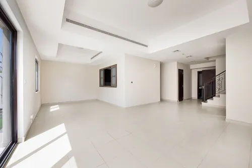 3 Bedrooms Villa in Mira 3