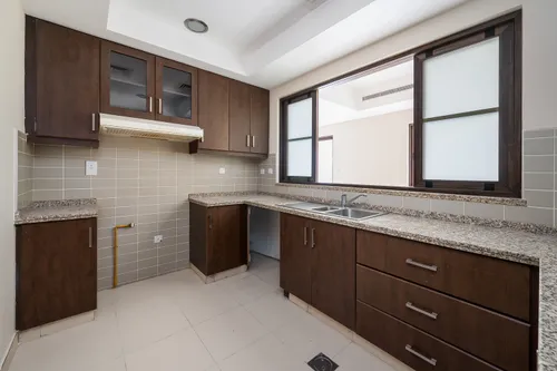 3 Bedrooms Villa in Mira 3