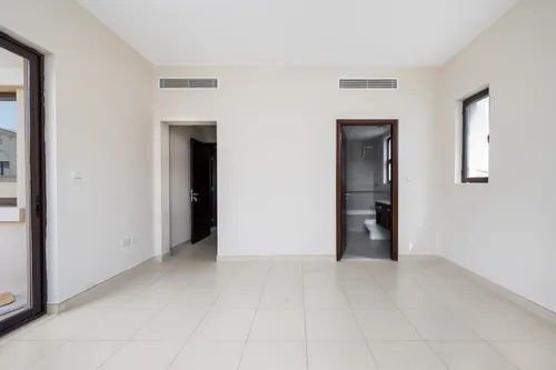 3 Bedrooms Villa in Mira 3