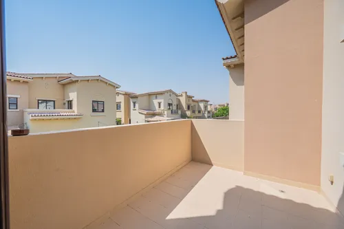 3 Bedrooms Villa in Mira 3