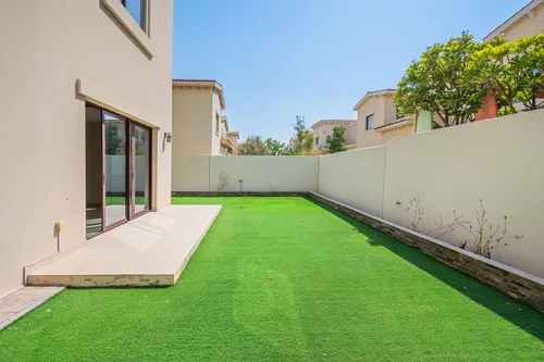 3 Bedrooms Villa in Mira 3