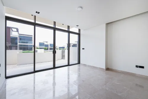 5 Bedrooms Villa in Golf Place 2