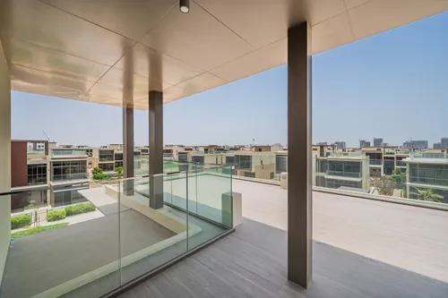 5 Bedrooms Villa in Golf Place 2