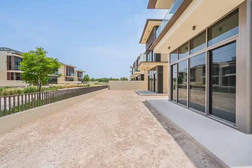 5 Bedrooms Villa in Golf Place 2