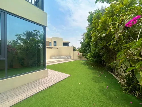 4 Bedrooms Villa in Maple 2