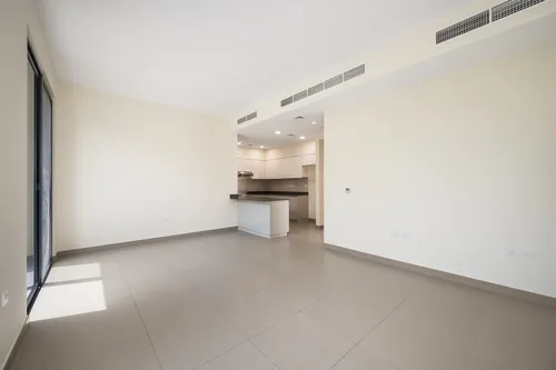 4 Bedrooms Villa in Maple 2