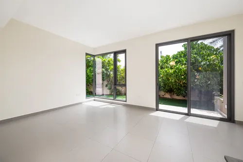 4 Bedrooms Villa in Maple 2