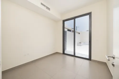 4 Bedrooms Villa in Maple 2