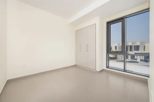 4 Bedrooms Villa in Maple 2
