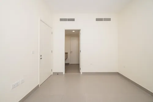 4 Bedrooms Villa in Maple 2