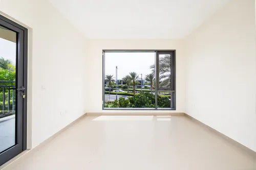 4 Bedrooms Villa in Maple 2