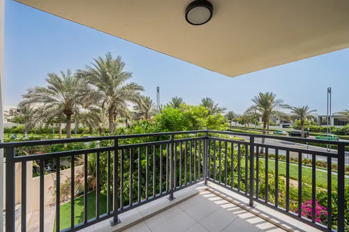 4 Bedrooms Villa in Maple 2