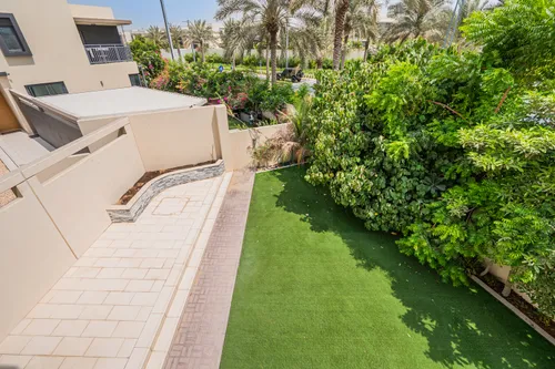 4 Bedrooms Villa in Maple 2
