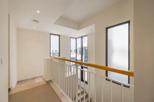 4 Bedrooms Villa in Maple 2