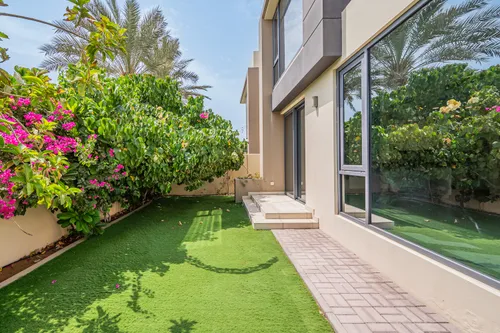 4 Bedrooms Villa in Maple 2