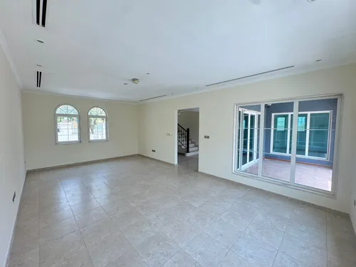 3 Bedrooms Villa in Legacy
