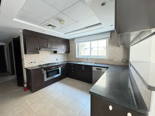 3 Bedrooms Villa in Legacy