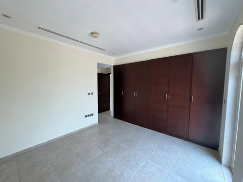 3 Bedrooms Villa in Legacy
