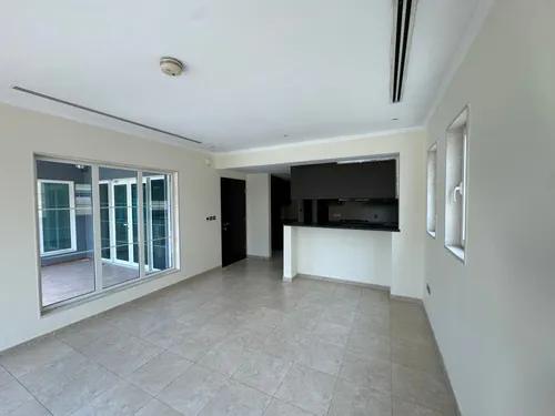 3 Bedrooms Villa in Legacy