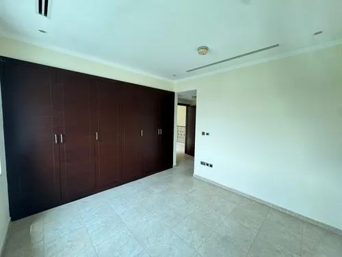 3 Bedrooms Villa in Legacy