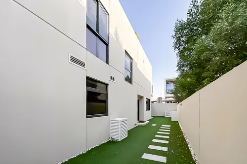 3 Bedrooms Villa in Aurum Villas