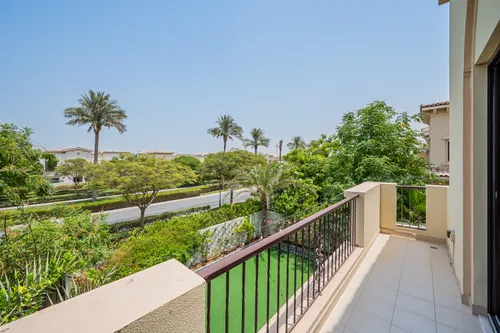 4 Bedrooms Villa in Mira 5