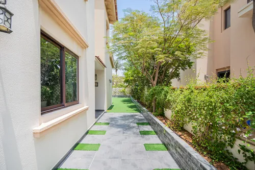 4 Bedrooms Villa in Mira 5