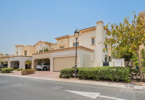 4 Bedrooms Villa in Mira 5