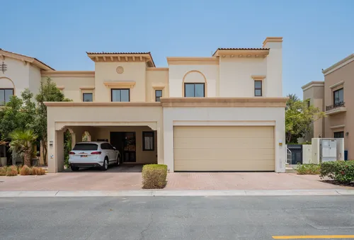 4 Bedrooms Villa in Mira 5