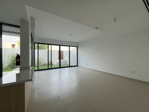 4 Bedrooms Villa in Cherrywoods