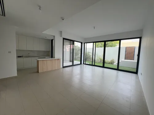 4 Bedrooms Villa in Cherrywoods