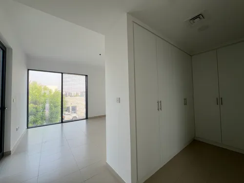 4 Bedrooms Villa in Cherrywoods