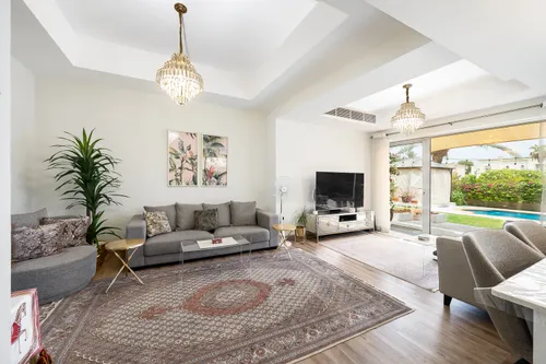 3 Bedrooms Villa in Springs 8