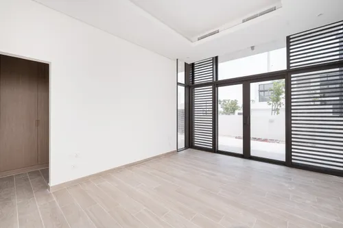 6 Bedrooms Villa in District One Phase III A
