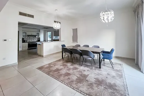 5 Bedrooms Villa in Novelia