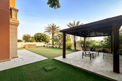 5 Bedrooms Villa in Novelia