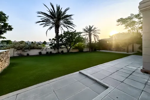 5 Bedrooms Villa in Novelia