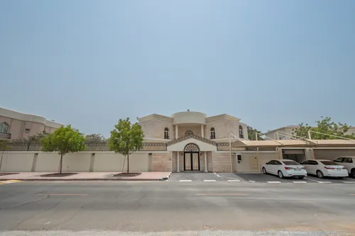 5 Bedrooms Villa in Al Manara Villa