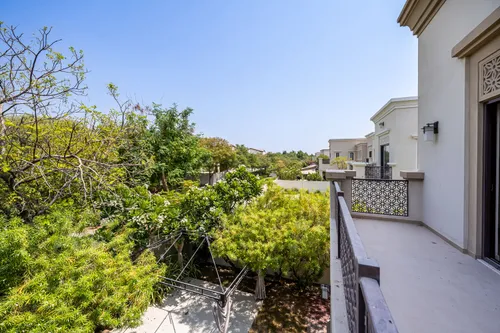 6 Bedrooms Villa in Yasmin