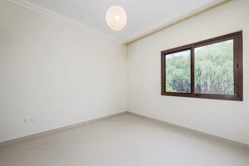 6 Bedrooms Villa in Yasmin