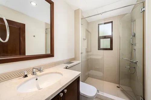 6 Bedrooms Villa in Yasmin