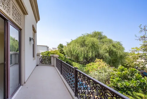 6 Bedrooms Villa in Yasmin