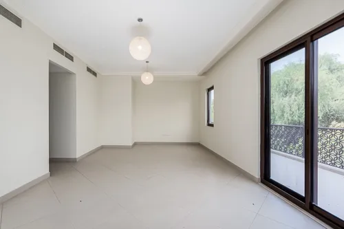 6 Bedrooms Villa in Yasmin