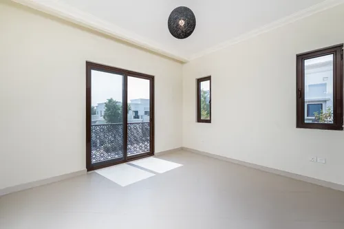 6 Bedrooms Villa in Yasmin