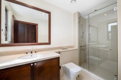6 Bedrooms Villa in Yasmin